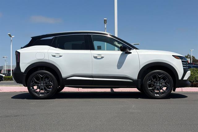 New 2026 Nissan Kicks SR AWD/4WD image 3