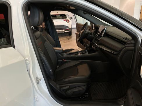 Used 2025 Jeep Compass Trailhawk AWD/4WD image 36