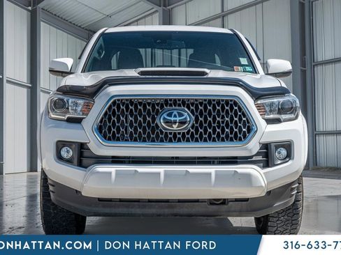 Used 2018 Toyota Tacoma TRD Sport AWD/4WD image 33