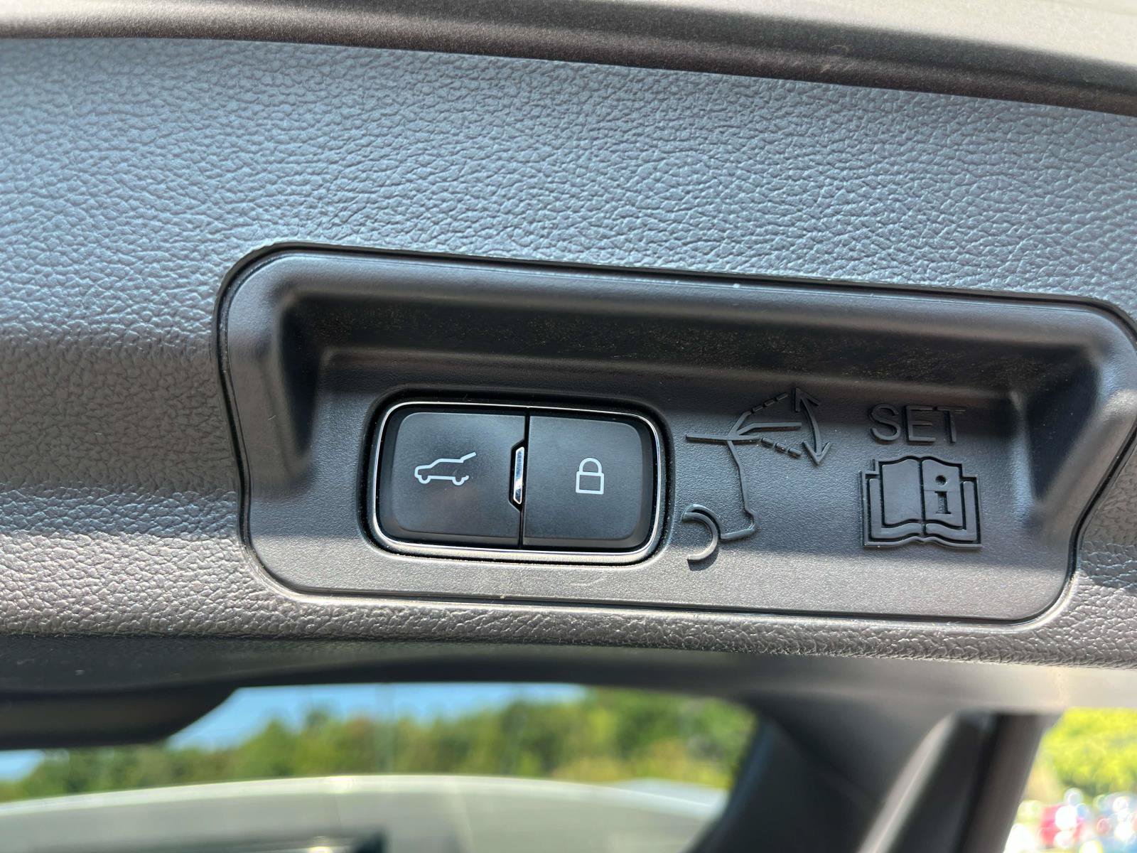 Used 2020 Ford Explorer Limited AWD/4WD image 23