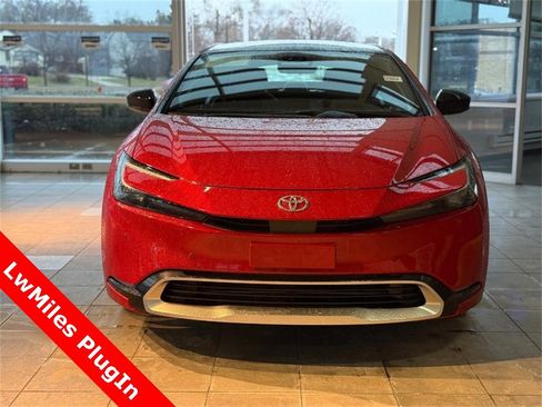 Used 2025 Toyota Prius Plug-In Hybrid image 7