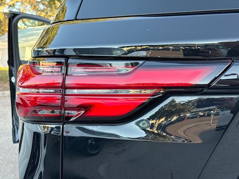 Used 2023 Chevrolet Traverse LS image 10