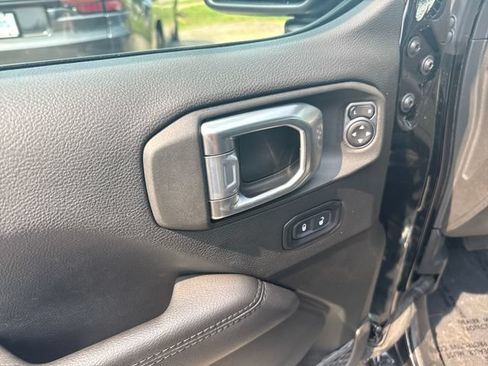 Used 2022 Jeep Wrangler Unlimited Sahara AWD/4WD image 11