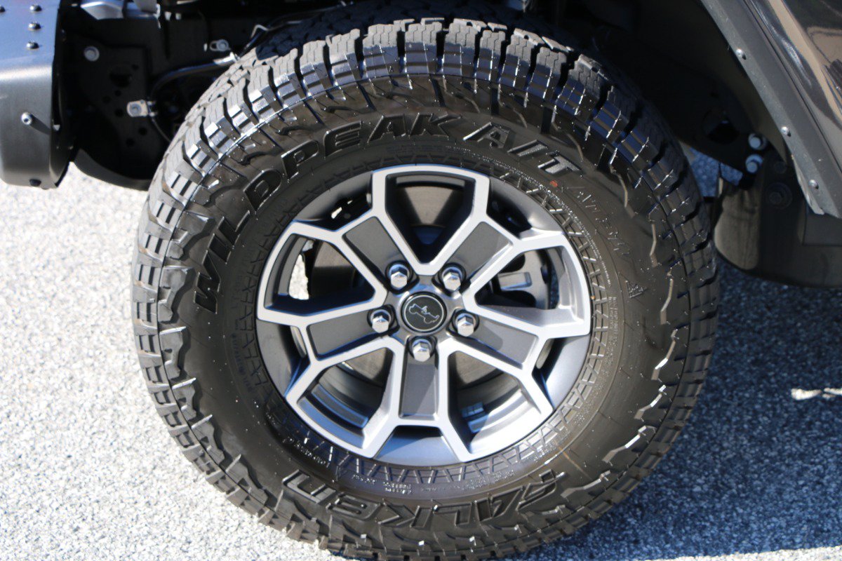 Used 2026 Jeep Gladiator Mojave AWD/4WD image 13