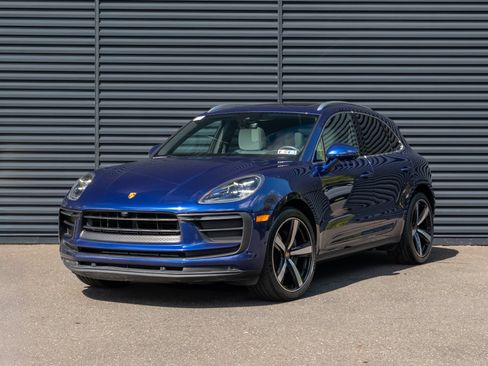 Certified 2022 Porsche Macan AWD/4WD image 1