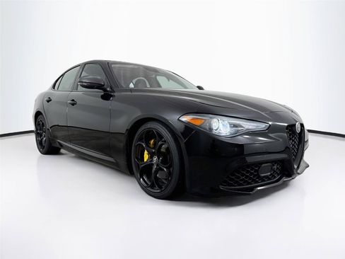 Used 2019 Alfa Romeo Giulia Ti Sport w/ Quick Order Package 22U Sport RWD image 15