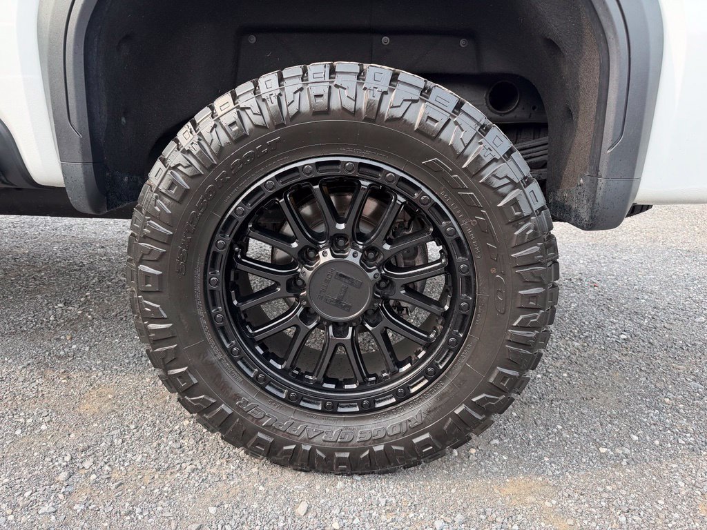 Used 2024 GMC Sierra 2500 AT4X w/ AT4X AEV Edition AWD/4WD image 18
