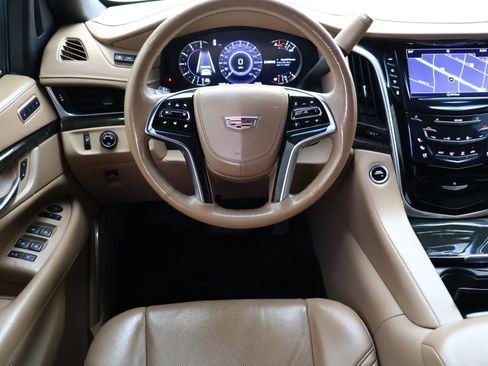 Used 2020 Cadillac Escalade Platinum image 16