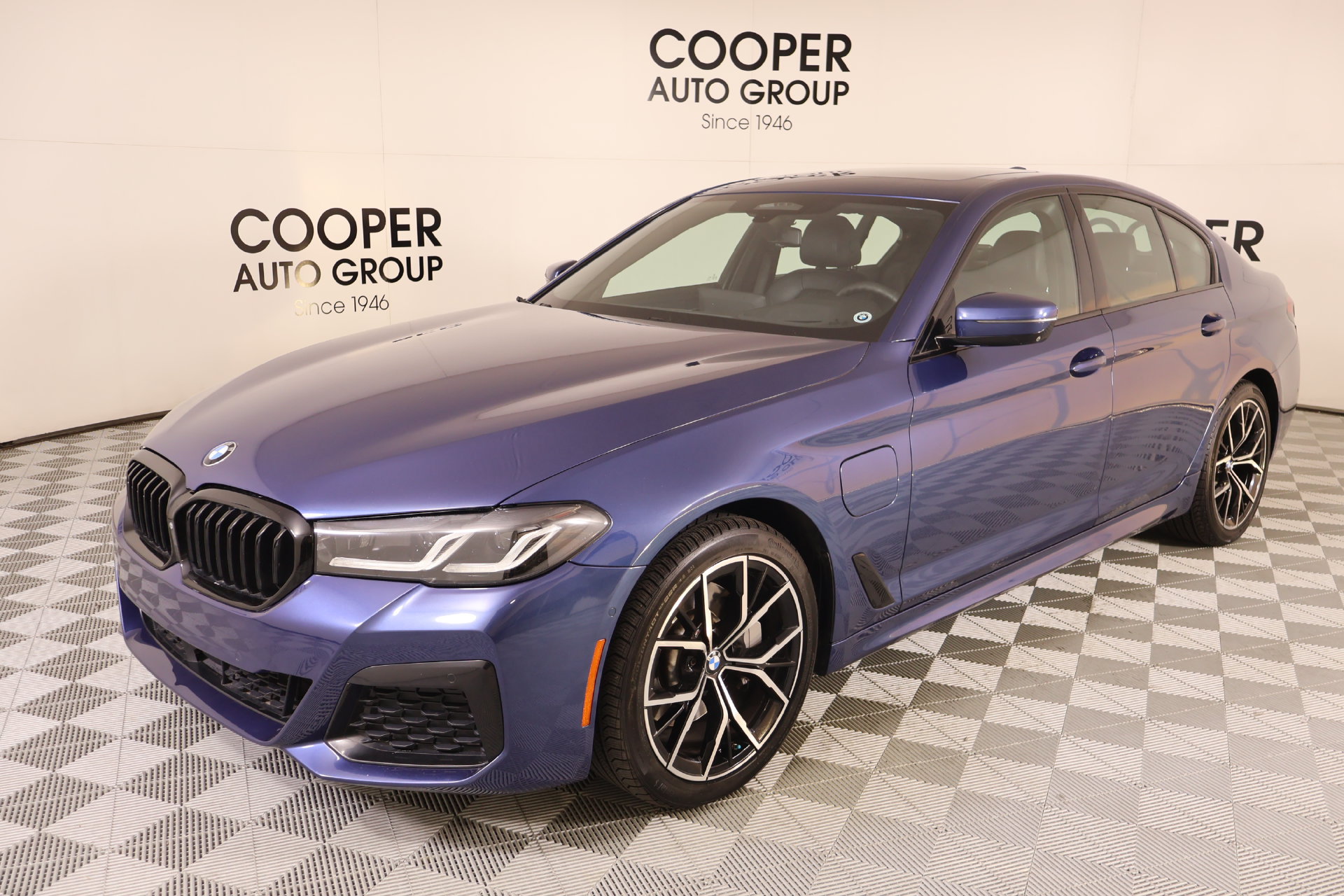 Used 2021 BMW 530e xDrive w/ Executive Package AWD/4WD image 11
