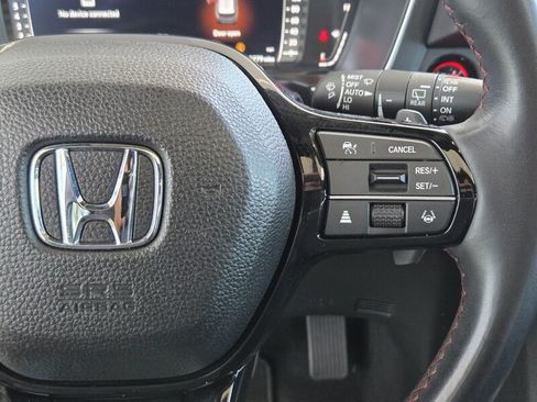 Used 2025 Honda Pilot Black Edition image 29