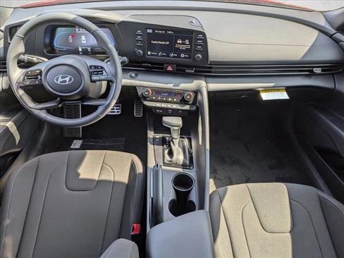 Used 2025 Hyundai Elantra Sport image 15