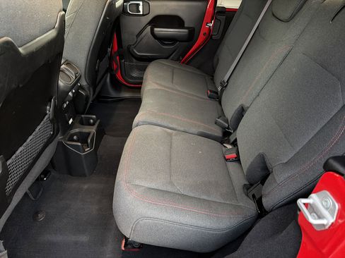 Used 2025 Jeep Wrangler Unlimited Rubicon image 21