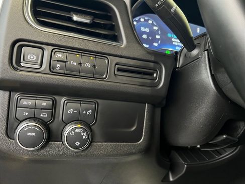 Used 2023 Chevrolet Suburban LT image 42