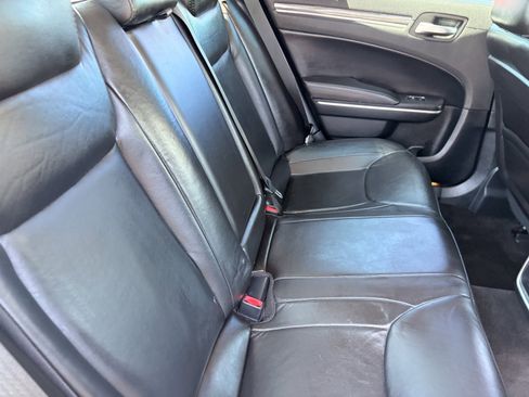 Used 2018 Chrysler 300 Touring L RWD image 13