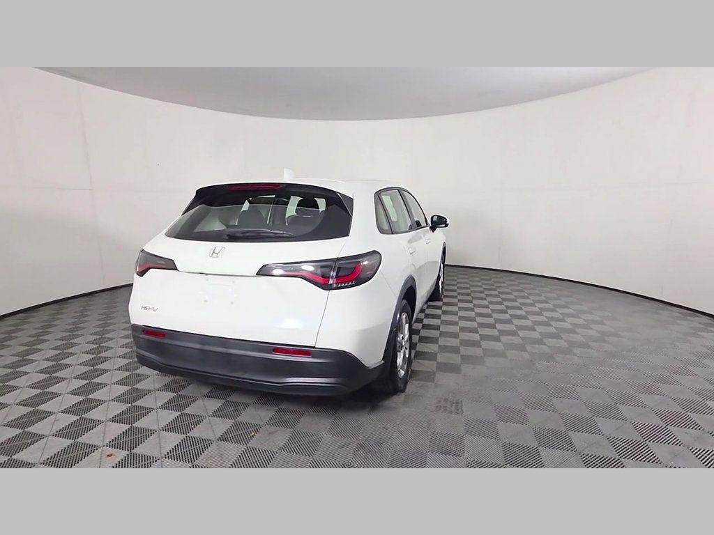Used 2023 Honda HR-V LX image 7