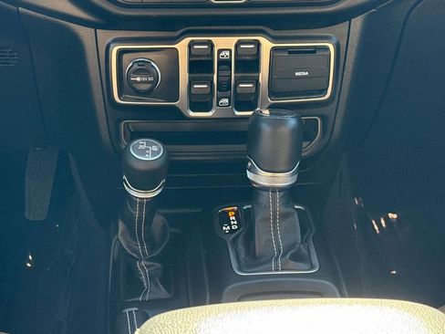 Used 2023 Jeep Wrangler Unlimited Sahara image 18