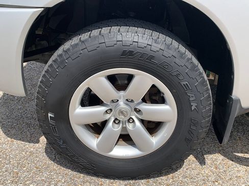 Used 2012 Nissan Titan SV w/ SV Value Truck Pkg AWD/4WD image 10