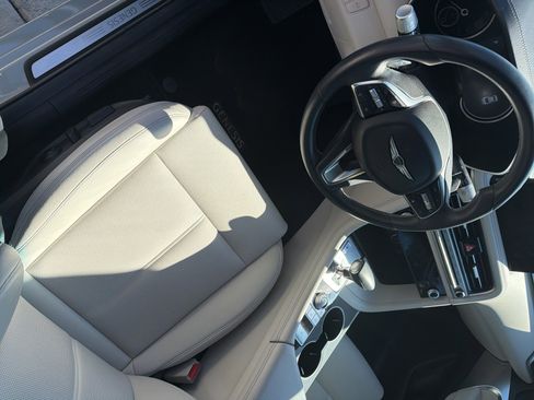 Used 2024 Genesis G70 2.5T image 4