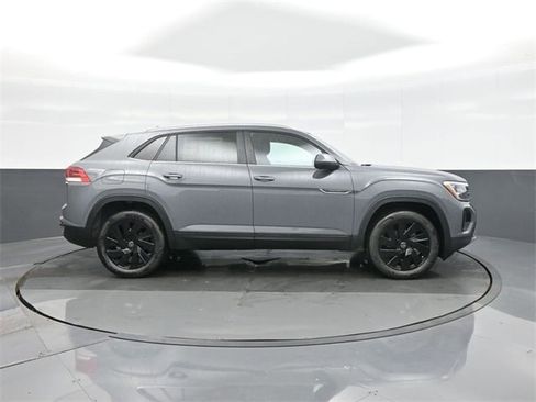 New 2026 Volkswagen Atlas Cross Sport SE image 8