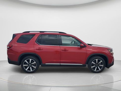 Used 2024 Honda Pilot Touring image 4
