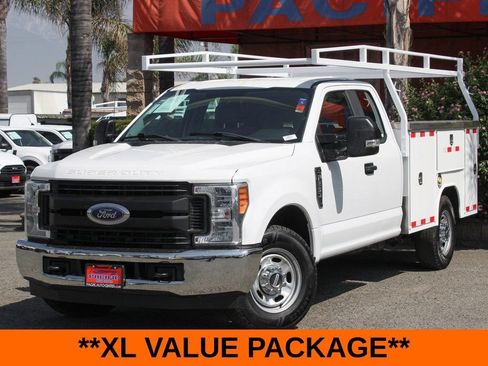 Used 2018 Ford F250 XL w/ Power Equipment Group RWD image 4