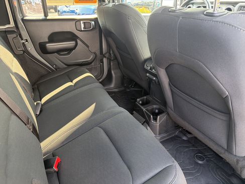 Used 2018 Jeep Wrangler Unlimited Sport S AWD/4WD image 30