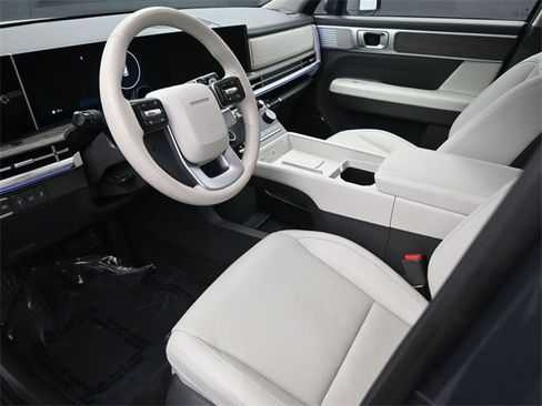 Used 2024 Hyundai Santa Fe Limited image 9