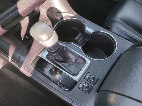 Used 2018 Toyota Highlander SE image 19