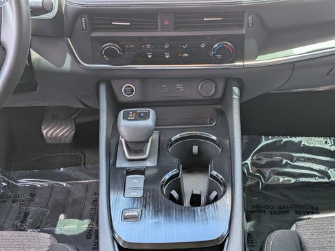 Used 2021 Nissan Rogue S FWD image 19