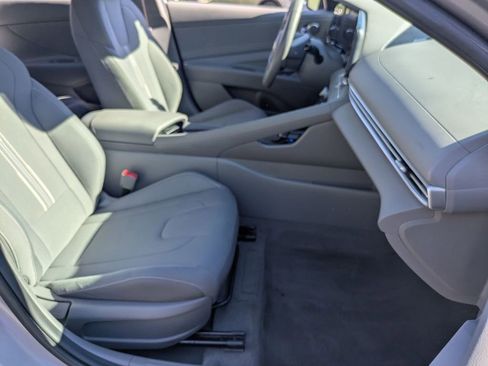 Used 2025 Hyundai Elantra SEL image 28