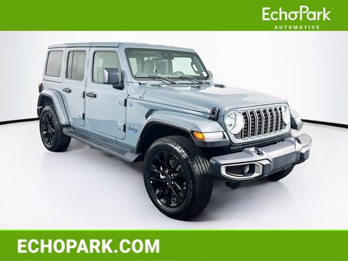 Used 2025 Jeep Wrangler Sahara image 1