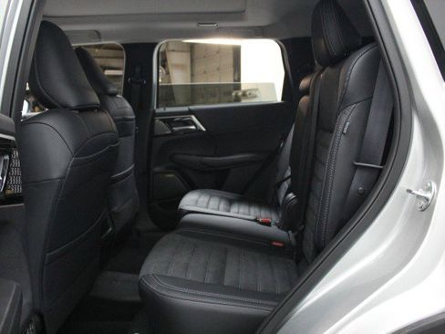 New 2026 Mitsubishi Outlander SE FWD image 24