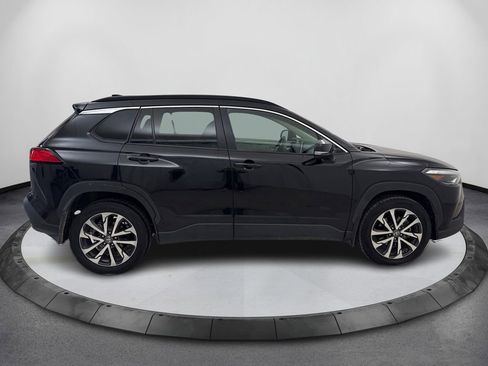 Used 2022 Toyota Corolla Cross XLE FWD image 4