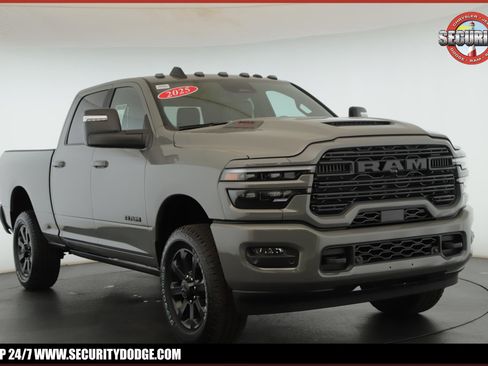 Used 2025 RAM 2500 Laramie AWD/4WD image 1