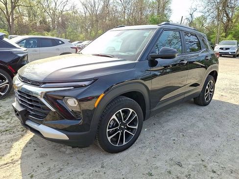 Used 2024 Chevrolet TrailBlazer LT AWD/4WD image 3