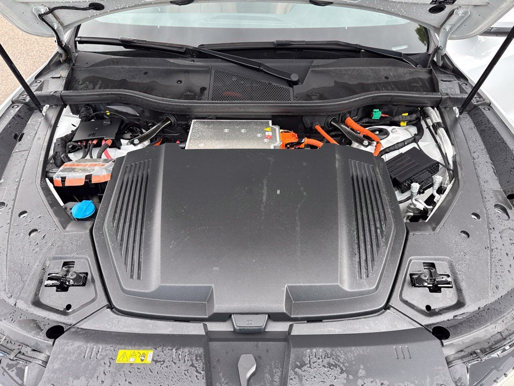 Used 2023 Audi e-tron Premium Plus w/ Premium Plus Package AWD/4WD image 26