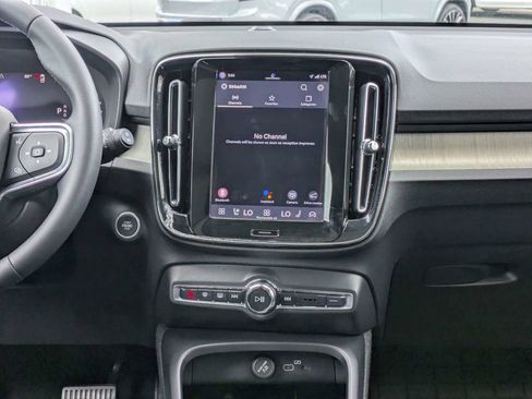 Used 2023 Volvo XC40 B5 Plus w/ Protection Package Premier image 20