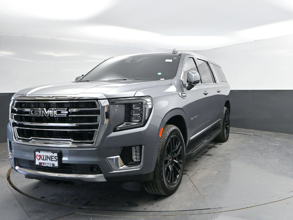 Used 2022 GMC Yukon XL SLT w/ SLT Premium Package AWD/4WD image 3
