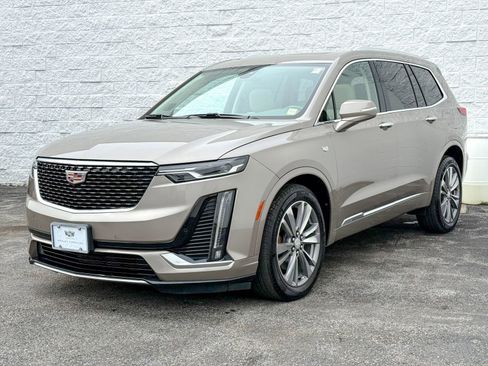 Certified 2022 Cadillac XT6 Premium Luxury AWD/4WD image 3