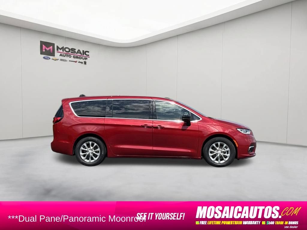Used 2026 Chrysler Pacifica Limited FWD image 8