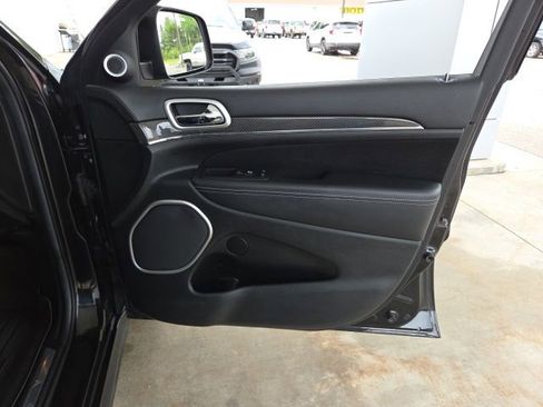 Used 2014 Jeep Grand Cherokee SRT8 w/ Luxury Group II AWD/4WD image 52