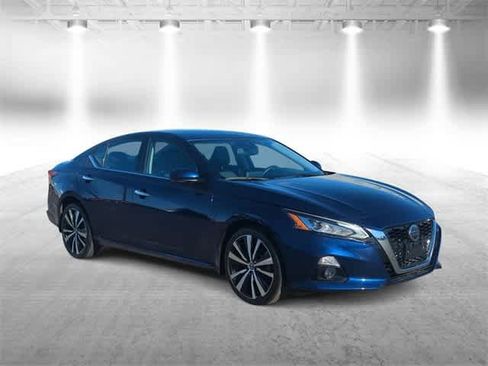 Used 2022 Nissan Altima 2.5 Platinum image 2