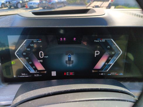 Certified 2024 BMW X7 xDrive40i w/ Executive Package image 21