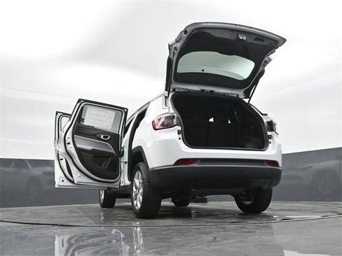 Used 2025 Jeep Compass Sport image 50