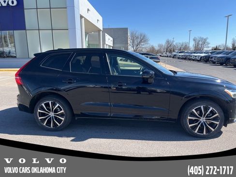 Used 2025 Volvo XC60 B5 Plus image 4