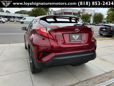 Used 2018 Toyota C-HR XLE FWD image 5