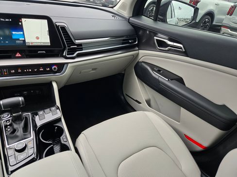 Used 2025 Kia Sportage EX w/ Premium Package image 13