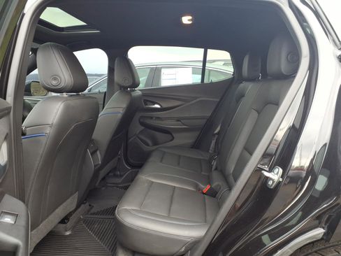 Used 2025 Buick Envista Sport Touring w/ Experience Buick Package image 11