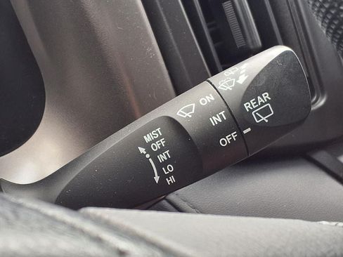 Used 2018 Toyota RAV4 LE FWD image 23