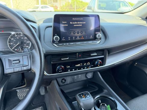 Used 2024 Nissan Rogue SV AWD/4WD image 26